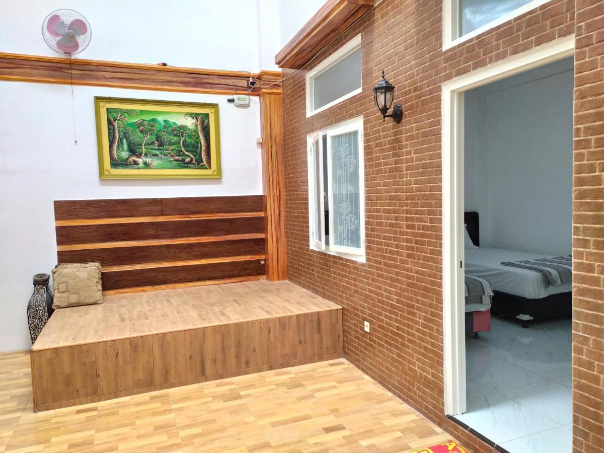 Sierra Villa Malang Exterior photo